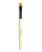 For use with dark Eye Shadow shades, the Eye Liner Brush is perfectly shaped to create a precise and even line.
