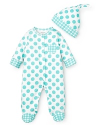 This comfy footie from Offspring keeps the look light and fun with large aqua polkadots. This comfy footie from Offspring keeps the look light and fun with large aqua polkadots.