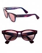 A nylon style in a signature design. Available in havana with crystal green lens or rose-purple with rose lens. Logo temples100% UV protectionMade in Italy 