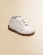 High-top lace-ups in supple leather provide excellent support and traction for youngsters' early steps. Adjustable front laces Padded insole Rubber traction sole Leather ImportedPlease note: It is recommended that you order ½ size smaller than measured. If your child measures a size 7.0, you may want to order a 6½. 