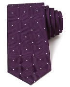 Crafted in luxurious silk with a reserved pattern for classic appeal, this plush tie makes a polished statement.