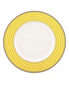 Like sunshine to the nautical Wickford pattern, the Sea Cliffs Stripe accent plate brightens your kate spade new york dinnerware collection with bands of cheery yellow on white porcelain.