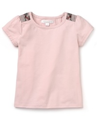 A classic, subtle tee from Burberry in feminine pastel pink. A classic, subtle tee from Burberry in feminine pastel pink.