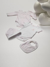 Style starts early with this soft cotton quartet, including two bodysuits, a bib and cap.Short sleeve bodysuit with embroidered teddy bear, snap shoulder and bottom snaps Long sleeve double-G print bodysuit with side and bottom snaps Double-G print bib with back snap closure Double-G print cap with contrast cuff Cotton; machine wash Made in Italy