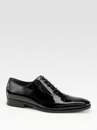 Evening lace-up shoe dressed up in smooth patent leather.Patent leatherLeather liningLeather soleMade in Italy