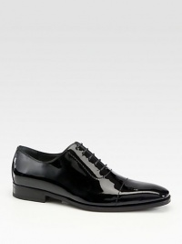 Evening lace-up shoe dressed up in smooth patent leather.Patent leatherLeather liningLeather soleMade in Italy Evening lace-up shoe dressed up in smooth patent leather.Patent leatherLeather liningLeather soleMade in Italy