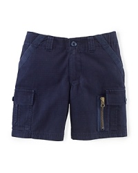 This classic flat-front cotton cargo short is updated with rugged pockets for a cool look.