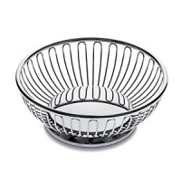 This decorative wire basket smartly stores kitchen essentials - from fruit to vegetables.