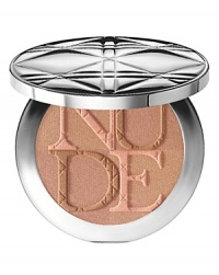 This multi-toned bronzer delivered in a sleek, round, silver cannage compact, and accompanied by a mini kabuki brush creates a veil of color & radiance on the face, for a natural, healthy glow. Featuring new Mineral Prism technology, Energizing water, and a light transparent formula to create an energized, glowing complexion.Available in 2 universal harmonies.This multi-toned bronzer delivered in a sleek, round, silver cannage compact, and accompanied by a mini kabuki brush creates a veil of color & radiance on the face, for a natural, healthy glow. Featuring new Mineral Prism technology, Energizing water, and a light transparent formula to create an energized, glowing complexion.