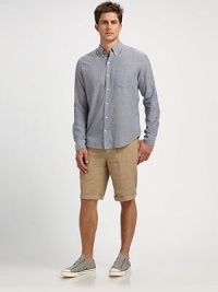 Lightweight linen short is refined in a classic trouser fit.Side slash, back welt pocketsLinenDry cleanImported Lightweight linen short is refined in a classic trouser fit.Side slash, back welt pocketsLinenDry cleanImported