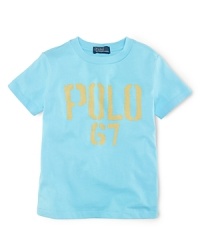 A classic tee is updated in a bold hue with a signature logo at the front. A classic tee is updated in a bold hue with a signature logo at the front.
