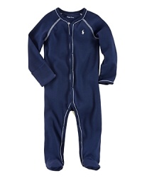 An essential long-sleeved footed coverall is crafted in soft cotton jersey for the utmost comfort. An essential long-sleeved footed coverall is crafted in soft cotton jersey for the utmost comfort.