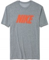 Work up a sweat without even knowing. Keep moisture in check with this Nike t-shirt featuring Dri-Fit technology.