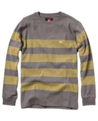 A perfect warm layer, throw this knit Quiksilver shirt on over a t-shirt or a button-up shirt. A perfect warm layer, throw this knit Quiksilver shirt on over a t-shirt or a button-up shirt.