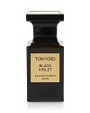 Fresh. Retro. Fruity. Like Oscar Wilde, the british playwright who always wore violet, Tom Ford is an inveterate rulebreaker. By taking a true connoisseur's note, namely the rarely used violet, and juxtaposing it against dark plum, bright citrus and warm woody accents, Tom Ford gives it a modern spin with unexpected depth and dimension.