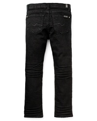 A skinny silhouette that's built to move. Slouchy fit at hip, skinny through the thigh, slightly tapered at leg opening. A skinny silhouette that's built to move. Slouchy fit at hip, skinny through the thigh, slightly tapered at leg opening.