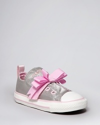 A big, beautiful bow completes this sparkling update to Converse's classic low top sneaker. A big, beautiful bow completes this sparkling update to Converse's classic low top sneaker.
