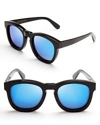 Exude West Coast cool in these oversized WILDFOX wayfarers with bright mirror lenses. Exude West Coast cool in these oversized WILDFOX wayfarers with bright mirror lenses.