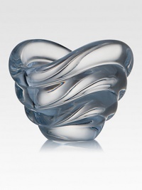 Gentle, curvaceous lines define this elegant piece of fine crystal for the home. 3H X 5LHand washImported