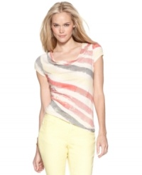 A punchy paint-inspired print adorns this easy tee from DKNY Jeans. Pair it with colored denim for a totally trend-forward ensemble! A punchy paint-inspired print adorns this easy tee from DKNY Jeans. Pair it with colored denim for a totally trend-forward ensemble!