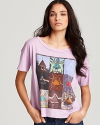 Infuse retro rock 'n' roll into your off-duty wardrobe with this Pink Floyd-emblazoned CHASER tee. Infuse retro rock 'n' roll into your off-duty wardrobe with this Pink Floyd-emblazoned CHASER tee.