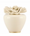 With the look of a peony and sweet smell of apple blossoms, this pretty porcelain diffuser from Lenox has a beautiful presence in any setting.