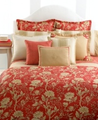 A lively fretwork print adorns Lauren Ralph Lauren's Villa Camelia pillowcases in a bold paprika hue for a chic and inviting result. Woven of pure cotton.