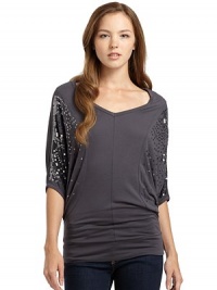 THE LOOKV-neckThree-quarter length batwing sleeves Sequin detailsPrincess seamsSide ruchingTHE FITAbout 25 from shoulder to hemTHE MATERIALRayonCARE & ORIGINHand washImportedModel shown is 5'9½ (176cm) wearing US size Small. THE LOOKV-neckThree-quarter length batwing sleeves Sequin detailsPrincess seamsSide ruchingTHE FITAbout 25 from shoulder to hemTHE MATERIALRayonCARE & ORIGINHand washImportedModel shown is 5'9½ (176cm) wearing US size Small.