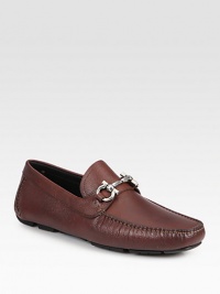 Classic driver with signature style, expertly crafted in Italy from printed calfskin leather with gancini ornament detail.Leather upperLeather liningPadded insoleRubber soleMade in Italy Classic driver with signature style, expertly crafted in Italy from printed calfskin leather with gancini ornament detail.Leather upperLeather liningPadded insoleRubber soleMade in Italy