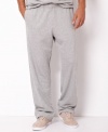 Chill out or work out - it's your choice with these ultra-soft sweatpants from Nautica.