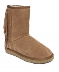 Turn up the heat when the temperatures drop. The Ellie boots by Ukala are totally hot (literally)! A merino-wool lining keeps feet toasty warm, while fringe details turn up the fab factor. Turn up the heat when the temperatures drop. The Ellie boots by Ukala are totally hot (literally)! A merino-wool lining keeps feet toasty warm, while fringe details turn up the fab factor.