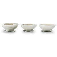 Recalling the distinctive look of Florentine alabaster, carefully mouth-blown glass is swirled with white details and finished with an iridescent glaze to form this striking serveware collection from Arte Italica. Made by hand in Italy, each piece is edged in ornate pewter beading. Recalling the distinctive look of Florentine alabaster, carefully mouth-blown glass is swirled with white details and finished with an iridescent glaze to form this striking serveware collection from Arte Italica. Made by hand in Italy, each piece is edged in ornate pewter beading.