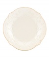 With fanciful beading and a feminine edge, this Lenox French Perle tidbit plates are a great addition to your white dinnerware and have an irresistibly old-fashioned sensibility. Hard-wearing stoneware is dishwasher safe and, in a soft white hue with antiqued trim, a graceful addition to any meal.