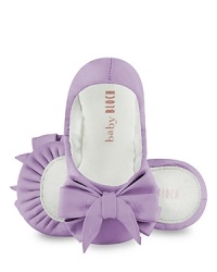 Bravo for these beautifully detailed ballets flats from Bloch Baby. Crafted from soft leather with a lovely little bow sitting front and center.