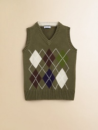 A handsome sweater vest is rendered in soft, ultra-plush cotton with classic argyle print.V-neckSleevelessPullover styleCottonMachine washImported A handsome sweater vest is rendered in soft, ultra-plush cotton with classic argyle print.V-neckSleevelessPullover styleCottonMachine washImported