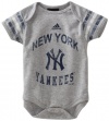 MLB Newborn New York Yankees S/S Foldover Neck Creeper (Heather Grey, 6-9mos)