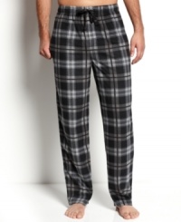 A cozy fleece fit and classic plaid design make these Perry Ellis PJ bottoms will have you sleeping in style.