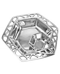 Inspired by windblown botanicals but unwavering in its strength and durability, the Symphony chip and dip is made for cooking and presenting snacks in lustrous Wilton Armetale metal. Inspired by windblown botanicals but unwavering in its strength and durability, the Symphony chip and dip is made for cooking and presenting snacks in lustrous Wilton Armetale metal.