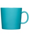 With a minimalist design and unparalleled durability, the large Teema mug makes preparing and serving hot drinks a cinch. Featuring a sleek profile in glossy turquoise-colored porcelain by Kaj Franck for Iittala.