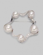 White round pearls, cradled within gorgeous curves of rhinestone-encrusted sterling silver, add instant elegance on your blazer lapel or scarf.10mm and 12mm round white pearls Cubic zirconia Sterling silver Width, about 2 Pin backing Made in Spain 