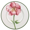 Experience nature in bloom on your table in the Flora dinnerware collections.