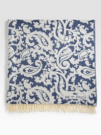 A bold paisley design renews the classic throw, woven in Italy from fine merino wool with fringed ends and versatile style. Fringed endsLogo corner detail59 X 75Merino woolDry cleanMade in Italy A bold paisley design renews the classic throw, woven in Italy from fine merino wool with fringed ends and versatile style. Fringed endsLogo corner detail59 X 75Merino woolDry cleanMade in Italy
