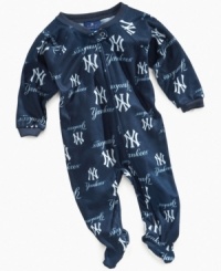 Cheer them on! Get your young sports fan ready to root for his team with this MLB footed coverall from Outerstuff. Cheer them on! Get your young sports fan ready to root for his team with this MLB footed coverall from Outerstuff.