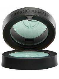The formula of maestro eye shadow contains pure silk-like powders to create a soft, lightweight texture that glides onto eyelids in a silken veil of colour. Three different finishes replicate the breathtaking effects Giorgio Armani achieves with silk: Matte gives smooth, deep colour; Satin creates a lustrous sheen; Sparkling illuminates with iridescent shimmer. The formula of maestro eye shadow contains pure silk-like powders to create a soft, lightweight texture that glides onto eyelids in a silken veil of colour. Three different finishes replicate the breathtaking effects Giorgio Armani achieves with silk: Matte gives smooth, deep colour; Satin creates a lustrous sheen; Sparkling illuminates with iridescent shimmer.