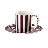An intensive and bright dark red color that stands out on the pure white of the porcelain is the main feature of the refined fantasy of flowers and fruits that represent the décor of the Claret dinnerware collection. An intensive and bright dark red color that stands out on the pure white of the porcelain is the main feature of the refined fantasy of flowers and fruits that represent the décor of the Claret dinnerware collection.