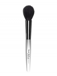 The perfect brush to highlight the top of the cheekbone and a perfect partner for shimmer powder. The perfect brush to highlight the top of the cheekbone and a perfect partner for shimmer powder.