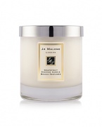 Instantly awakening the senses, Grapefruit is a lively, uplifting citrus with a spicy heart. Grapefruit and tangerine are combined with vetiver and rosemary to create this outspoken citrus scent. The Grapefruit Home Candle infuses any room with evocative scent and lasts for hours. An everyday luxury, it brings warmth to any environment. 200g.