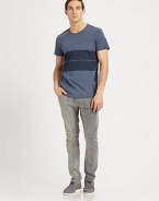 There's nothing understated about this bleach-washed, denim basic, cut slightly slimmer throughout the leg for a fresh, contemporary fit.Five-pocket styleButton flyInseam, about 29CottonMachine washImported