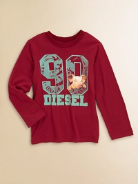 A cool pig hams it up on the front of this long-sleeved cotton tee.CrewneckLong sleevesPullover style95% cotton/5% spandexMachine washImported A cool pig hams it up on the front of this long-sleeved cotton tee.CrewneckLong sleevesPullover style95% cotton/5% spandexMachine washImported