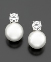 Stylish and sophisticated: glass pearl earrings (10 mm) from Lauren Ralph Lauren with pretty cubic zirconia at the base.